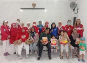 Peran Serta Ibu Sambut HUT RI ke-80 Dalam Pembagian MPASI Di Wilayah Wisma Tengger Kandangan Benowo  Surabaya Barat