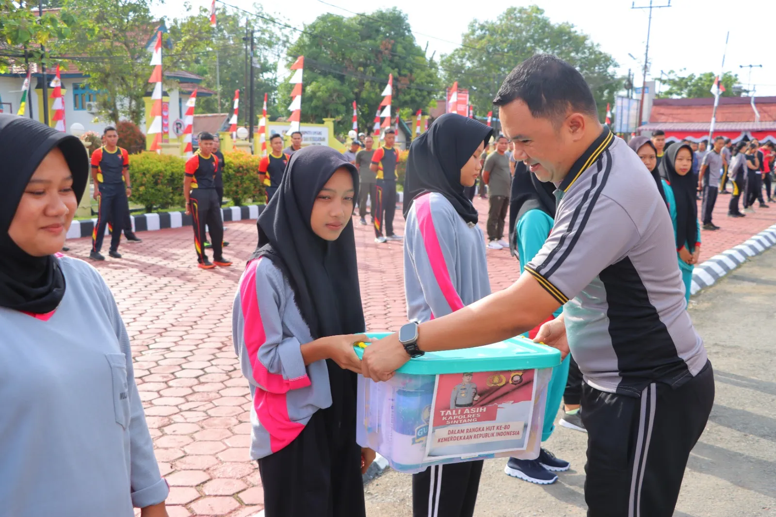 Polres Sintang Gelar Olahraga Bersama, Meriahkan HUT RI Ke-80