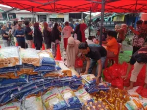 Bantu Stabilkan Harga Sembako di Sintang, Pemprov Kalbar Gelar Operasi Pasar di Masuka