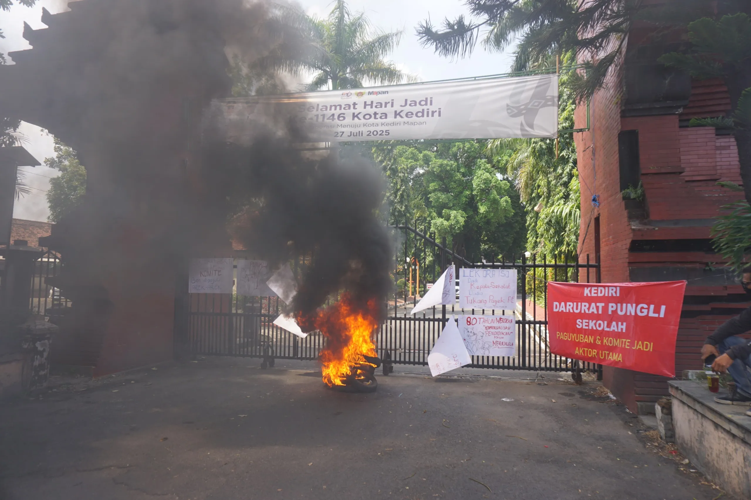 Aksi Damai Rekan Indonesia Jilid IV di Kediri: Ratusan Aduan Wali Murid, Cabdin Belum Berikan Tanggapan