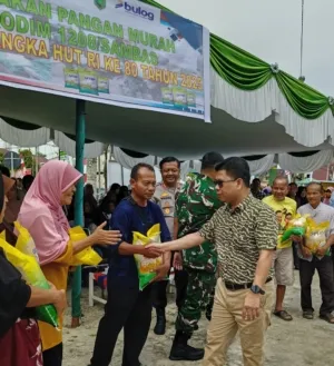 Bupati Sambas, H. Satono,  Menghadiri Kegiatan Gerakan Pangan Murah (GPM) Serentak