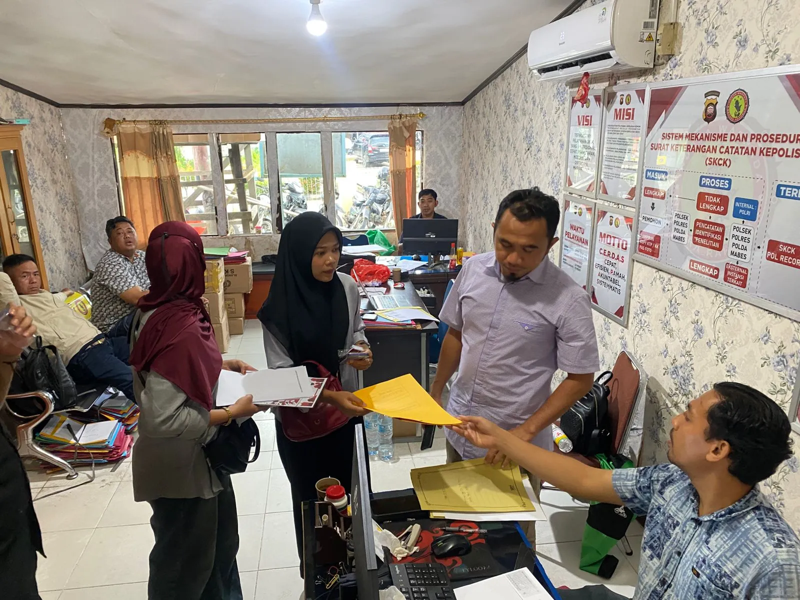 Layanan SKCK Polres Sintang Ditingkatkan, Ratusan Warga Antre untuk Persyaratan PPPK