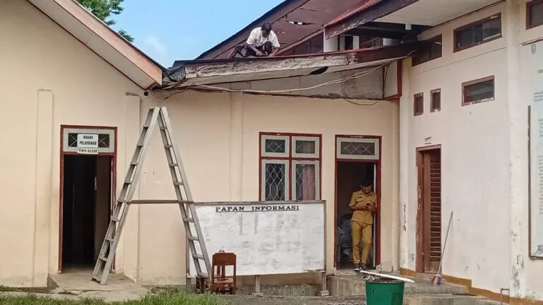 Warga kesal, Kadis Dukcapil Kabupaten Manggarai Timur NTT tak beretika