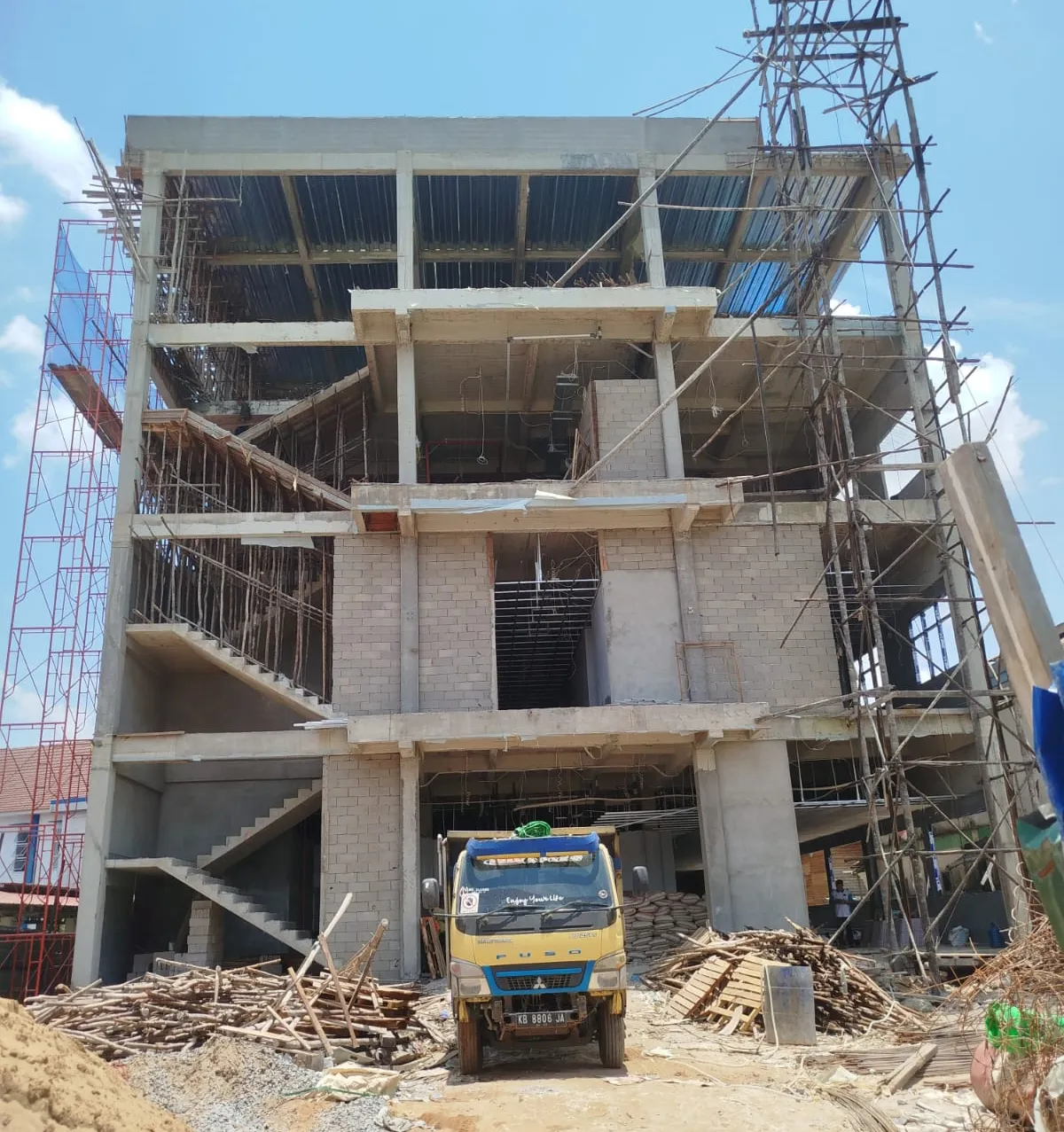 Pihak perusahaan bertanggung jawab dan  menyampaikan  insiden kecelakaan kerja” RSUD sambas Yusup Tidak ada unsur kelalaian ( 3K )