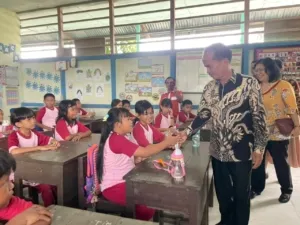 Bupati Sintang Tinjau Pembagian Makan Bergizi Gratis di SDN 12 Jerora I