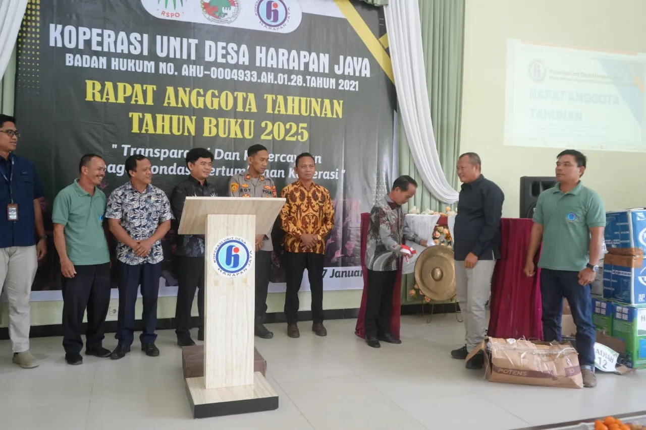 Pukul Gong, Bupati Sintang Buka RAT KUD Harapan Jaya Binjai Hulu Tahun Buku 2025 Pada tahun 2026