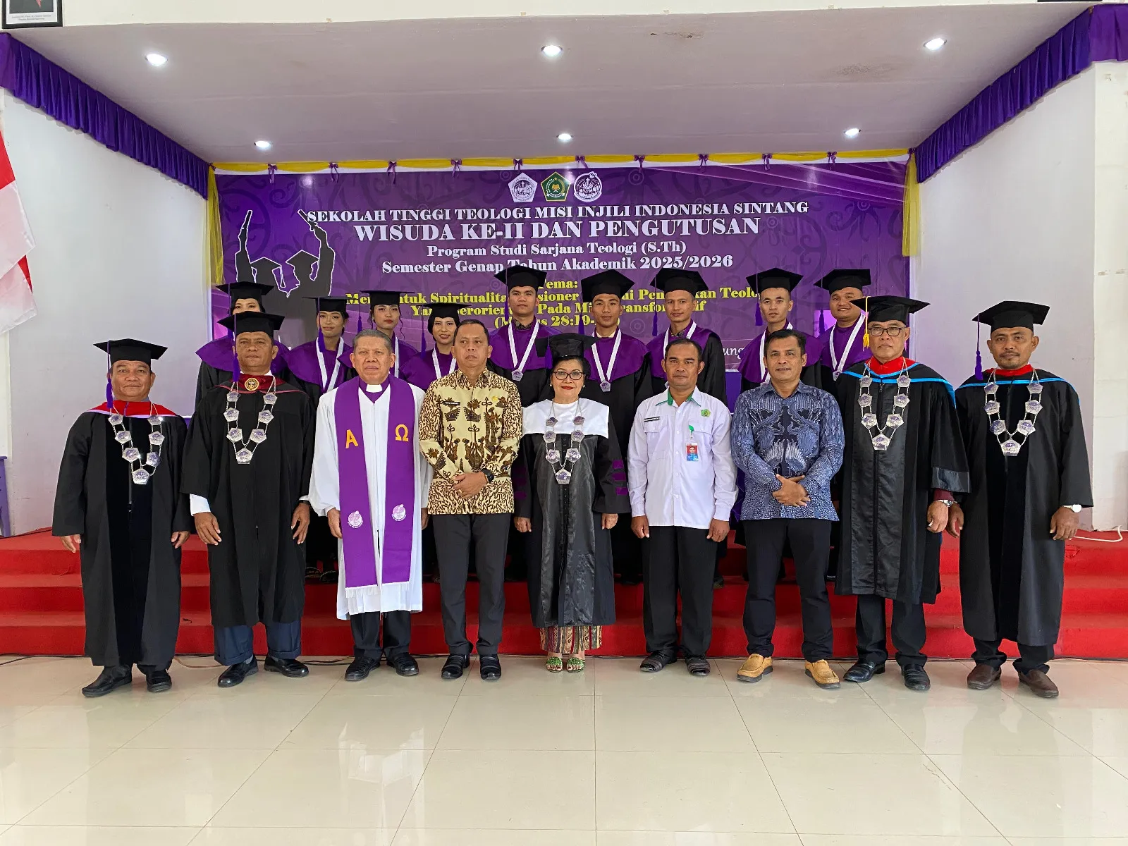 Asmidi Staf Ahli Bupati Sintang Hadiri Wisuda II STT Misi Injili Indonesia