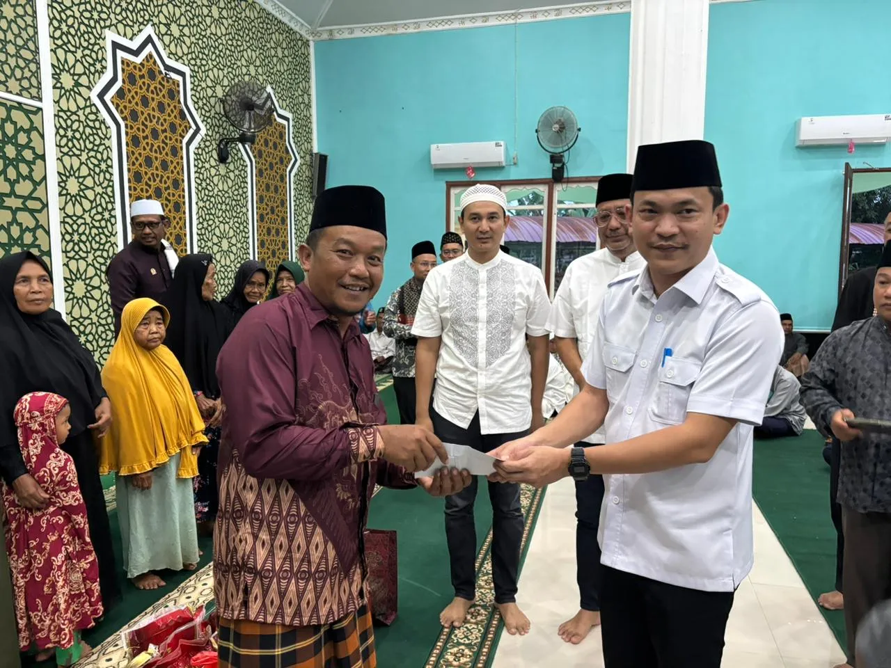 Wabup Sintang Gelar Safari Ramadhan Ke Masjid Jami’ Al-Huda Desa Merarai Dua