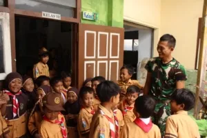 Hangatnya kebersamaan prajurit TNI dan siswa MI warnai TMMD ke-127 di Desa Gadungan