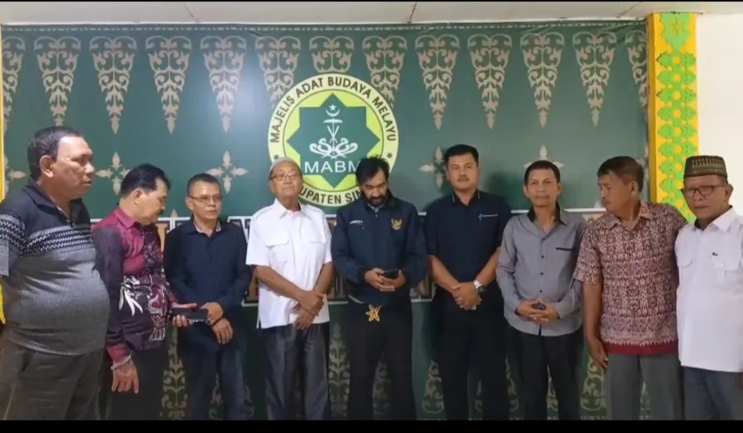 Tim Redaksi Mega_Berita Sampaikan Klarifikasi dan Permohonan Maaf Langsung kepada Kades Riam Sejawak