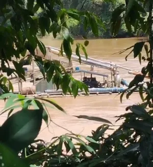 Lapor Polri Kab. Melawi, Aktivitas  PETI Semakin Menggila di Aliran Sungai Pinoh