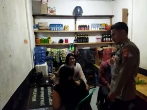Sigap Tindaklanjuti Aduan Warga, Layanan 110 Polres Sintang Tegur Kafe Putar Musik Berlebihan