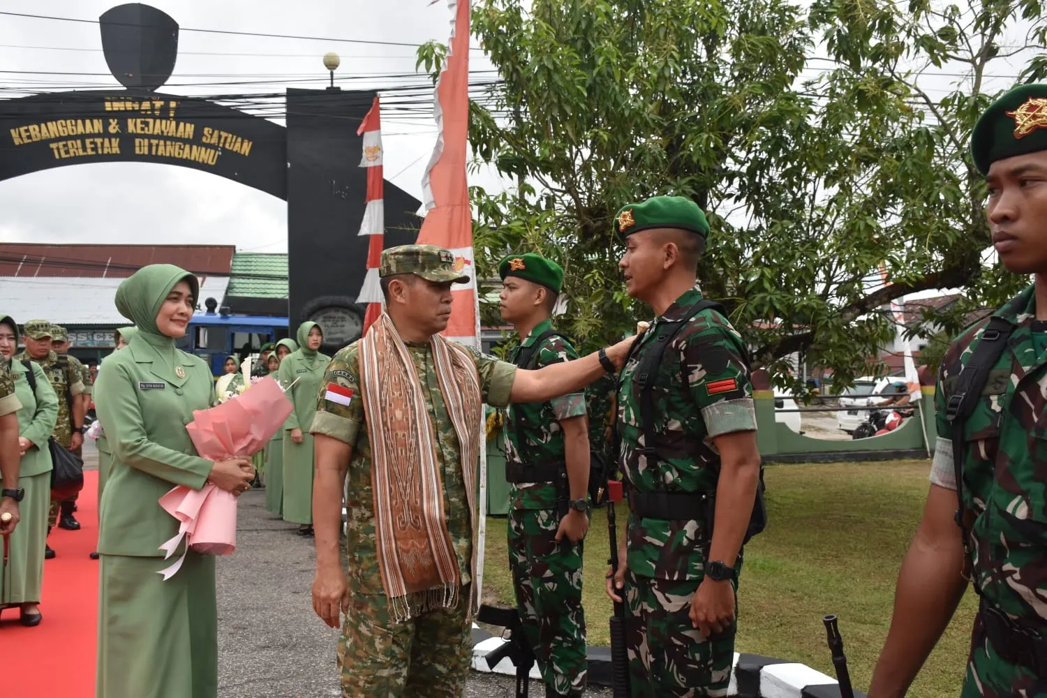 Pangdam XII/Tpr didampingi Danrem 121/Abw berkunjung ke Yonif 642/Kapuas Sarang Petarung
