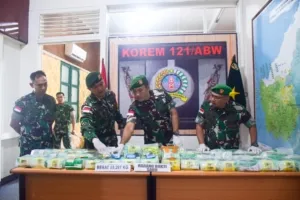 Korem 121/Abw melalui Satgas Pamtas RI-Malaysia Yonarhanud 1/Pbc Kostrad berhasil gagalkan upaya penyelundupan Narkotika jenis sabu seberat 55,297 Kilogram di perbatasan
