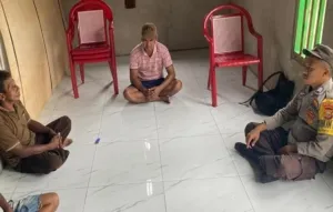 Orang Hilang : Bhabinkamtibmas Desa Tanjung Una Sambangi Kediaman Orang Tua Korban