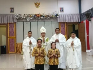 Bupati Sintang Gelar Misa Untuk Kenang 1 Tahun Meninggalnya Ibunda Yohana Rumpa 