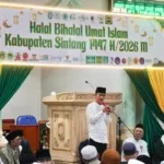 Bupati Sintang Hadiri Halal Bi Halal Umat Islam Kabupaten Sintang di Masjid Al Amin Sintang