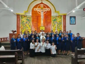 Ketua DPC WKRI Kristus Raja Katedral Sintang Lantik Pengurus Baru WKRI Ranting Santa Maria Tanpa Noda Ambalau